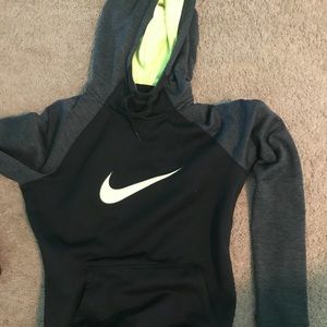 Nike Sweatshirt. Therma Fit